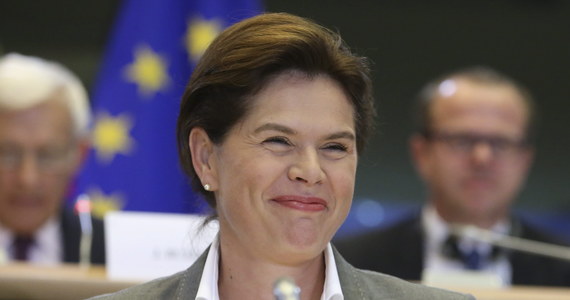 Alenka Bratusek nadal jest kandydatką Słowenii do nowej Komisji Europejskiej - twierdzi Natasha Bertaud, rzeczniczka przyszłego szefa KE Jean-Claude'a Junckera. Zdementowała w ten sposób  pogłoski o rezygnacji Słowenki. 