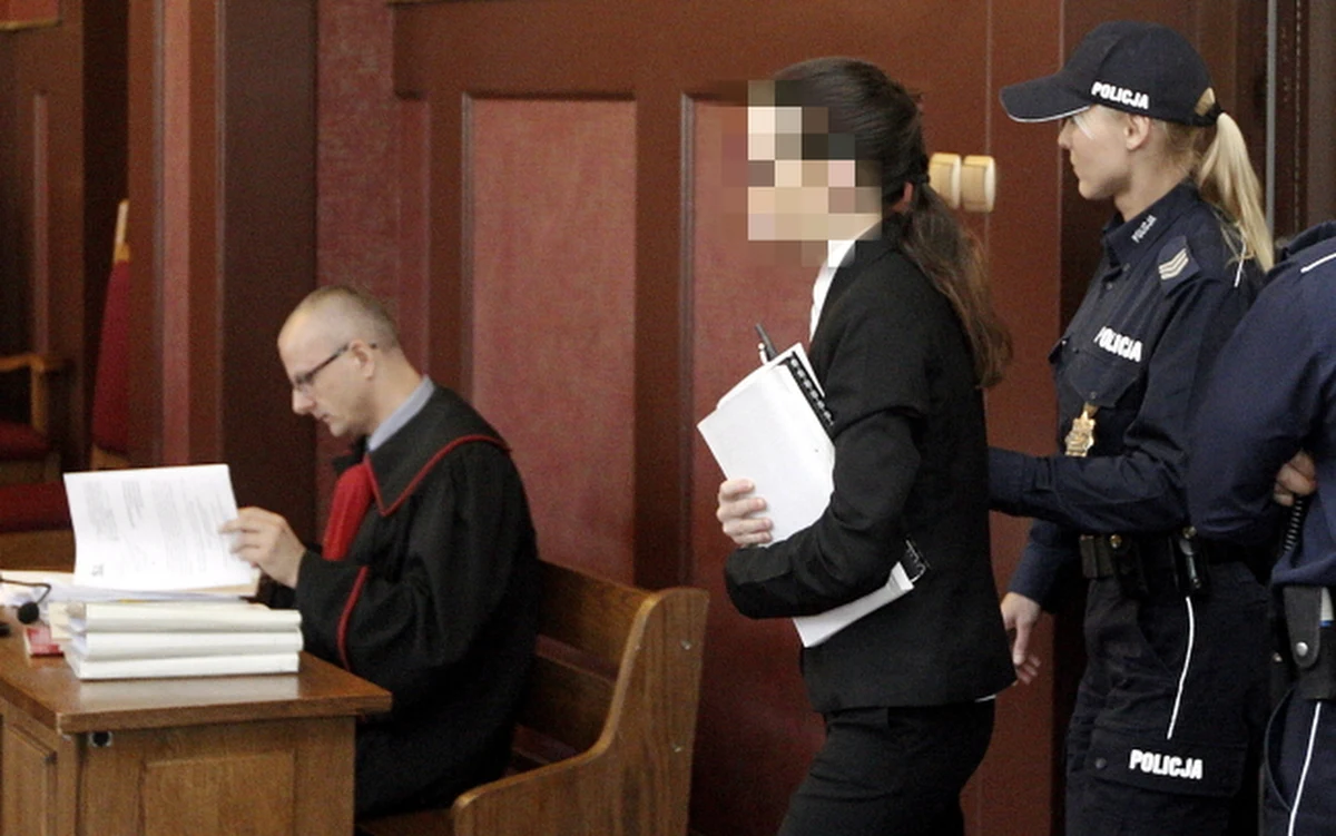 Gwałtowne uduszenie półrocznej Magdy było skutkiem ucisku szyi - wynika z opinii biegłych, przesłuchiwanych w procesie odwoławczym Katarzyny W. Matka jest oskarżona o zabicie swego dziecka. Specjaliści wykluczają inny mechanizm zgonu - np. upadek i skurcz krtani, co wskazuje obrona.