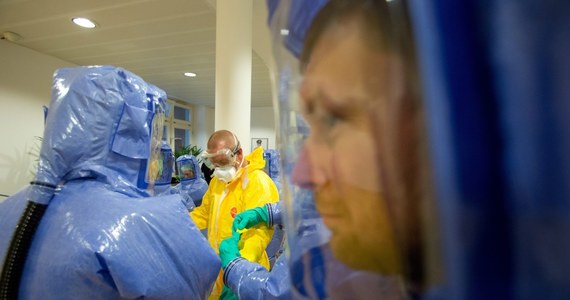Stopień zagrożenia wirusem Ebola w Polsce jest bardzo niewielki, jednak powinniśmy być przygotowani na ewentualny import wirusa - powiedział prof. Mirosław Wysocki, dyrektor Narodowego Instytutu Zdrowia Publicznego - Państwowego Zakładu Higieny. Podkreślił, że Polska jest przygotowana na przywleczenie wirusa. 