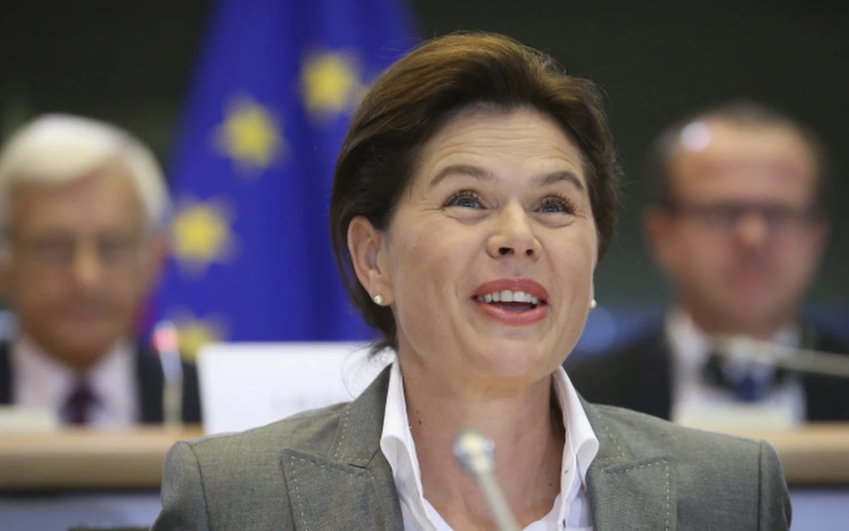Komisje europarlamentu odrzuciły w środę kandydaturę Alenki Bratuszek na wiceprzewodniczącą Komisji Europejskiej odpowiedzialną za unię energetyczną - podali na Twitterze europosłowie uczestniczący w tajnym głosowaniu. Kandydatura Słowenki przepadła znaczną większością głosów.