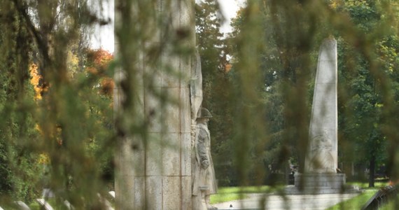 Strona rosyjska nie przesłała żadnych pism w sprawie budowy pomnika "Zamęczonych w polskich obozach śmierci" - poinformował prezydent Krakowa Jacek Majchrowski. Cmentarz Rakowicki nie jest najlepszym miejscem na tego typu inicjatywy – podkreślił. 