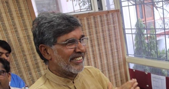 Kailash Satyarthi, jeden z laureatów tegorocznej Pokojowej Nagrody Nobla, założył organizację, która dotychczas uratowała ok. 80 tys. dzieci. Satyarthi od lat 80. angażuje się w obronę praw dzieci. Zwrócił uwagę świata na problem ich wykorzystywania jako taniej lub darmowej siły roboczej. 