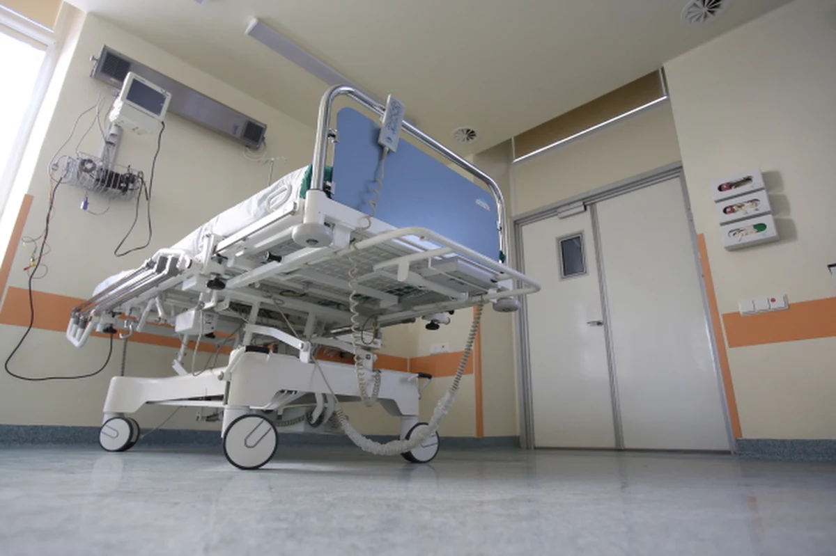 Trzeba zmienić procedury, a na ebolę nikt nie jest gotowy - mówi profesor Andrzej Horban, konsultant krajowy w dziedzinie chorób zakaźnych w rozmowie z dziennikarzem RMF FM. Prof. Horban łagodzi swoje stanowisko w sprawie stanu przygotowań Polski do walki ze śmiercionośnym wirusem.