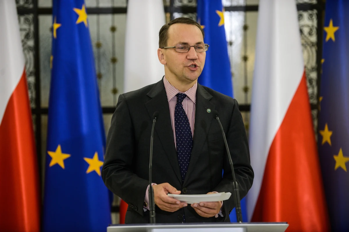 Marszałek Sejmu Radosław Sikorski skrytykował działania zmierzające do likwidacji stowarzyszenia Memoriał. "Gdy takim grupom się ogranicza działalność, to jest to w najwyższym stopniu niepokojące, bo odzwierciedla stan wolności w Rosji" - powiedział. 