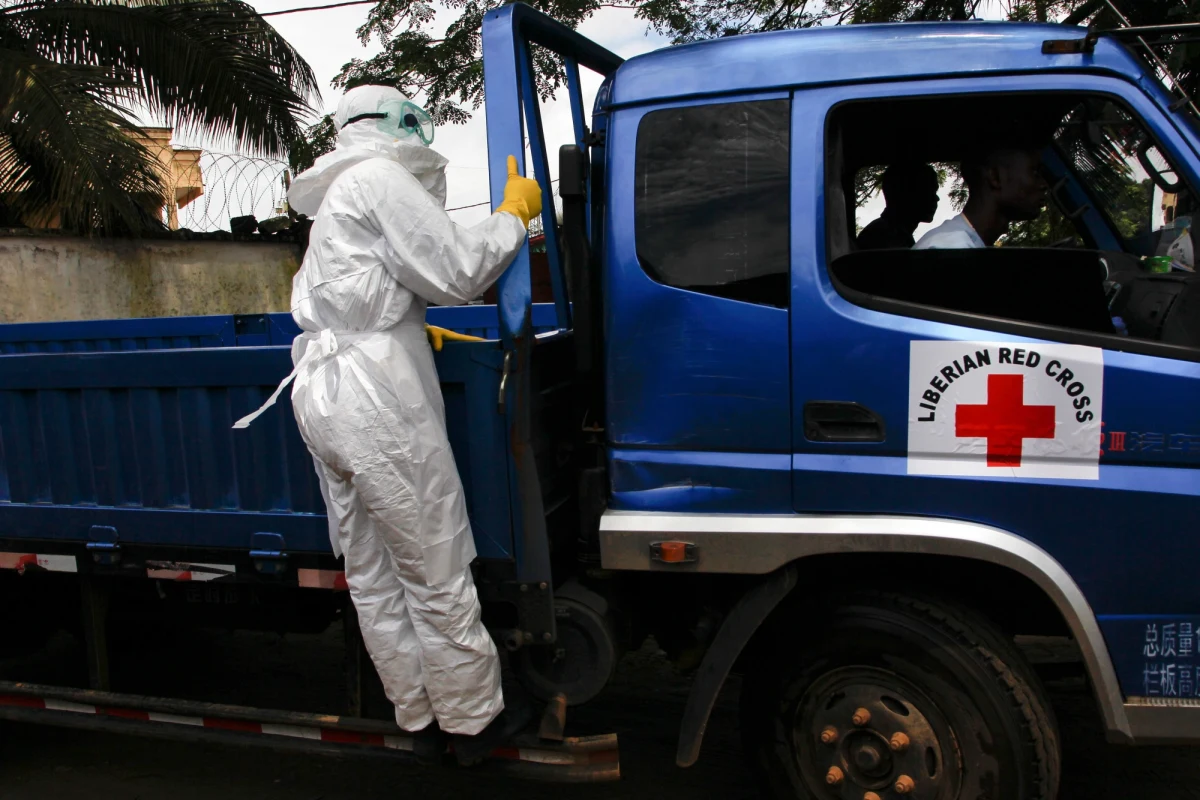 Pielęgniarka z Teksasu najprawdopodobniej zaraziła się ebolą od Liberyjczyka, mimo że podczas kontaktów z nim nosiła kompletny strój ochronny - podało amerykańskie Centrum Kontroli i Prewencji Chorób (CDC). Trwa ustalanie, w jaki sposób doszło do zarażenia.