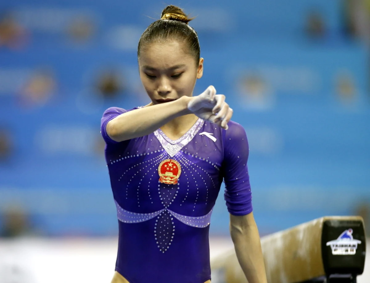 Chinka Yao Jinnan, która w sobotę została mistrzynią świata w gimnastyce sportowej na poręczach, postanowiła zmienić nazwisko przed igrzyskami olimpijskimi w Rio de Janeiro w 2016 roku. Jej poprzednie oznaczało bowiem... "złoto, które trudno zdobyć". 
