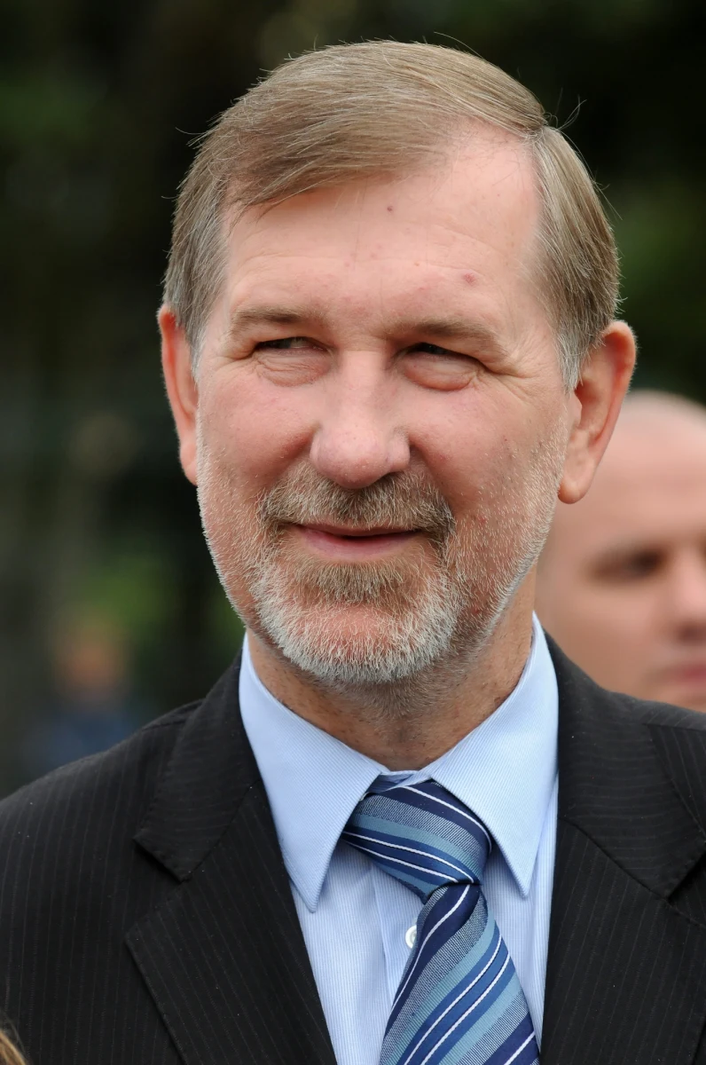 "Przed nami najlepsza z dotychczasowych szans, by kandydat PiS objął najwyższy urząd w mieście. Zakładamy, że odbędzie się to w dwóch rundach (...) Ta szansa nie ogranicza się tylko do mnie, ona dotyczy wszystkich kandydatów do rady miasta Bydgoszczy. Ta szansa jednak przede wszystkim dotyczy mieszkańców i samej Bydgoszczy" - zapowiedział kandydat PiS na prezydenta Bydgoszczy Marek Gralik. Zapewnił, że będzie dążył do rozwoju Bydgoszczy bez konieczności podnoszenia opłat i podatków, a wręcz będzie chciał je obniżać.