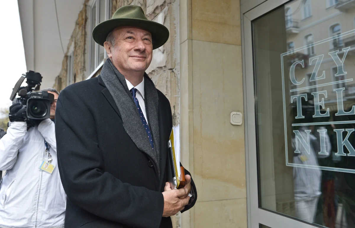 Pierwsze pęknięcia w rządzie Ewy Kopacz? Jak dowiedział się nasz reporter Grzegorz Kwolek, ludowcy zażądali spotkania w sprawie objęcia przez Jacka Rostowskiego fotela szefa doradców nowej premier. Spotkanie koalicji zaplanowano wieczorem, o godzinie 20 w Kancelarii Premiera.