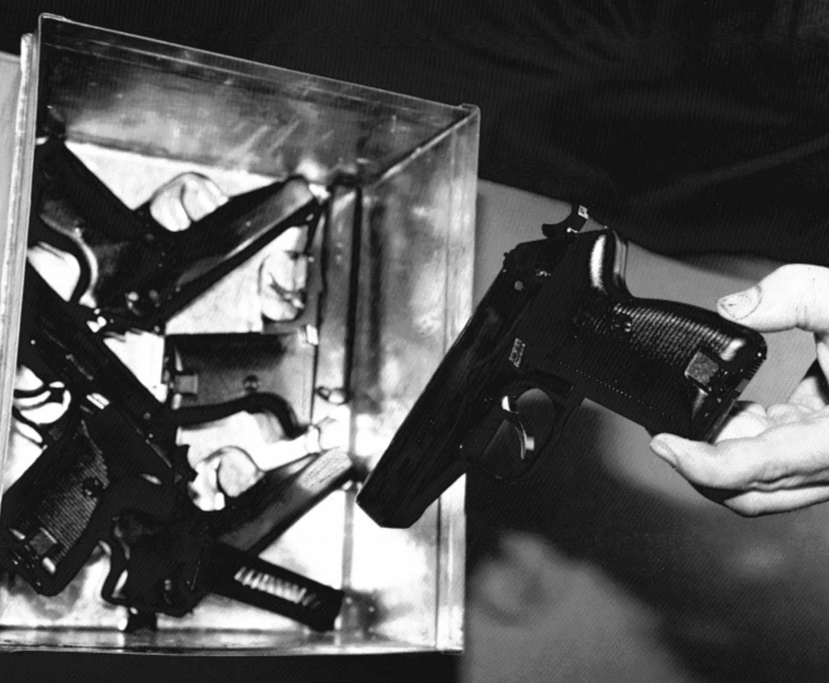 Nie miał przy sobie broni kolekcjonerskiej, ani pochodzącej z czasów drugiej wojny. Chodzi o Rosjanina zatrzymanego w Polsce w ubiegłym tygodniu. Mężczyzna przewoził pistolet i amunicje. Wpadł w pociągu relacji Katowice-Gdynia.