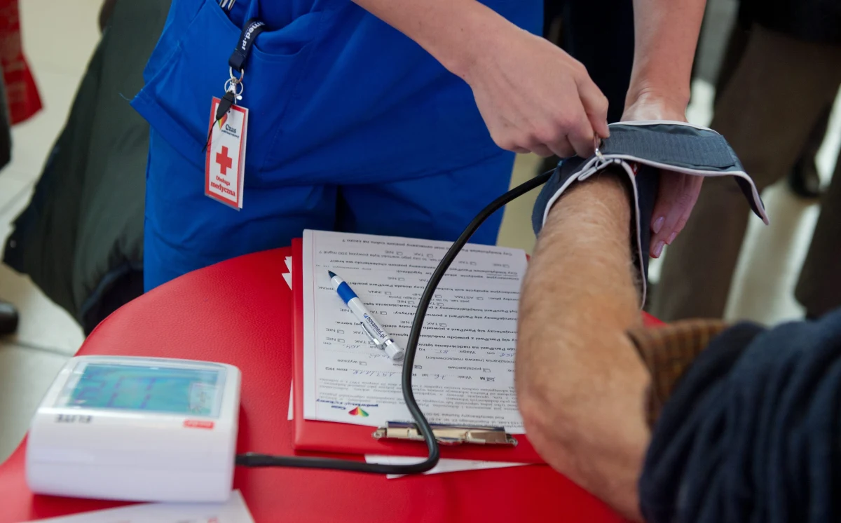 O tym, że stres źle wpływa na nasz układ krążenia dobrze wiemy. Wyniki najnowszych badań naukowców Uniwersytetu Duke w Północnej Karolinie rzucają jednak na tę sprawę nowe światło. Okazuje się, że ten efekt u kobiet jest inny, niż u mężczyzn. Artykuł w najnowszym numerze czasopisma "The Journal of the American College of Cardiology" sugeruje, że podejście do diagnostyki i terapii chorób serca u kobiet i mężczyzn powinno być różne.