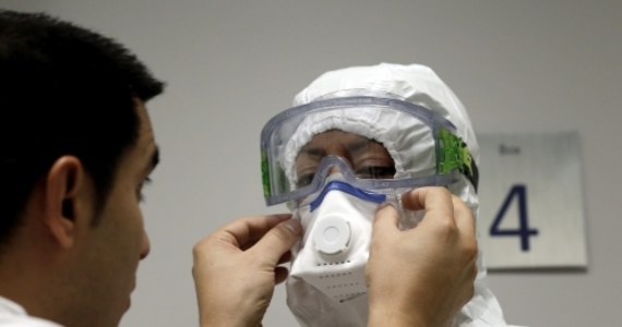 Dodatkowe kontrole pasażerów pochodzących z krajów dotkniętych epidemią wirusa ebola rozpoczną się we wtorek na londyńskim lotnisku Heathrow. Informację przekazał minister zdrowia Wielkiej Brytanii Jeremy Hunt.