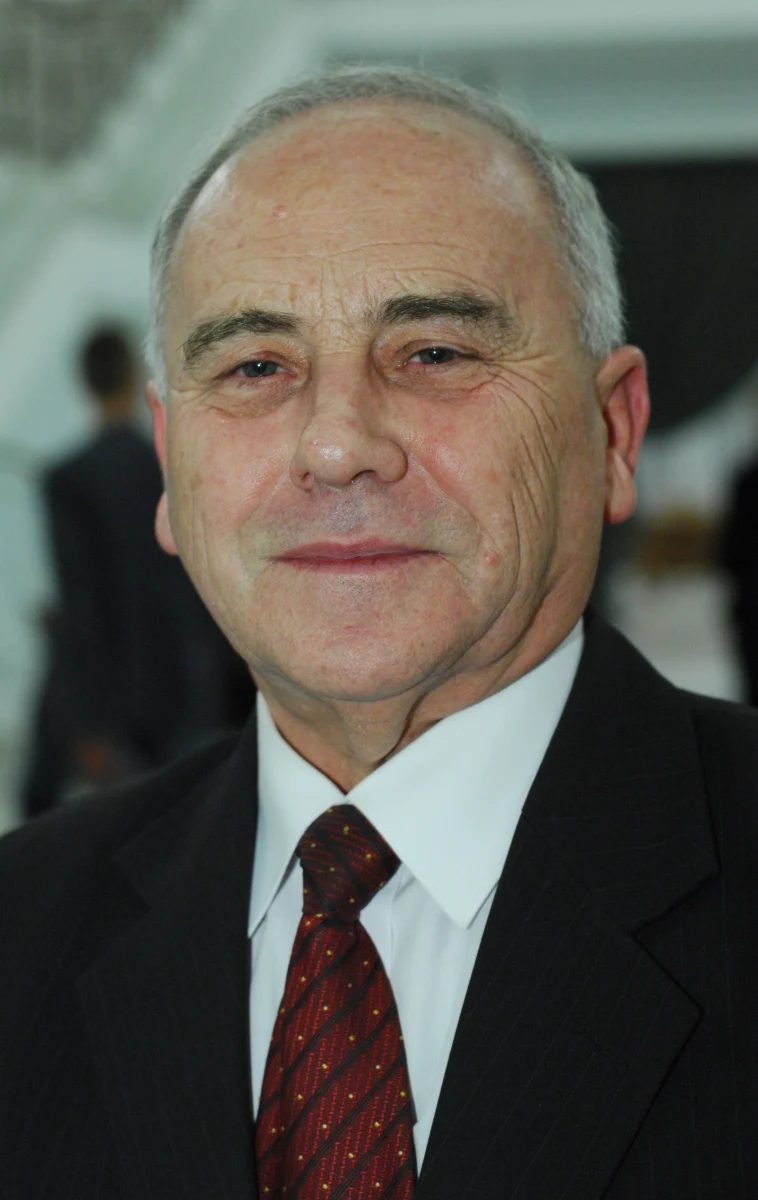 Kandydat PiS na prezydenta Rzeszowa Andrzej Szlachta przedstawił listy kandydatów w wyborach do rady miasta. W wyborach do rady miasta startują pod hasłem: "Rzeszów - czas na zmiany". "Liczymy na co najmniej 13 mandatów na 25 radnych" - zaznaczył. 