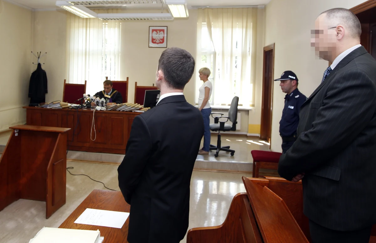 Sąd Rejonowy w Siemianowicach musi ponownie przeprowadzić proces byłego oficera ABW Grzegorza S., oskarżonego o niedopełnienie obowiązków w czasie zatrzymywania Barbary Blidy. Katowicki sąd okręgowy uchylił ubiegłoroczny wyrok skazujący funkcjonariusza na pół roku więzienia w zawieszeniu.