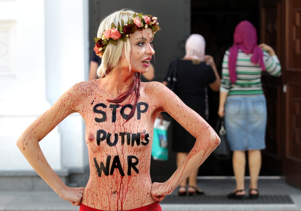 Ponad sześć tysięcy euro grzywny i odszkodowania ma zapłacić ukraińska imigrantka i działaczka organizacji Femen. Kobieta została ukarana za symboliczny zamach na życie Władimira Putina. Zaatakowała figurę rosyjskiego prezydenta znajdującą się w Muzeum Figur Woskowych w Paryżu. 