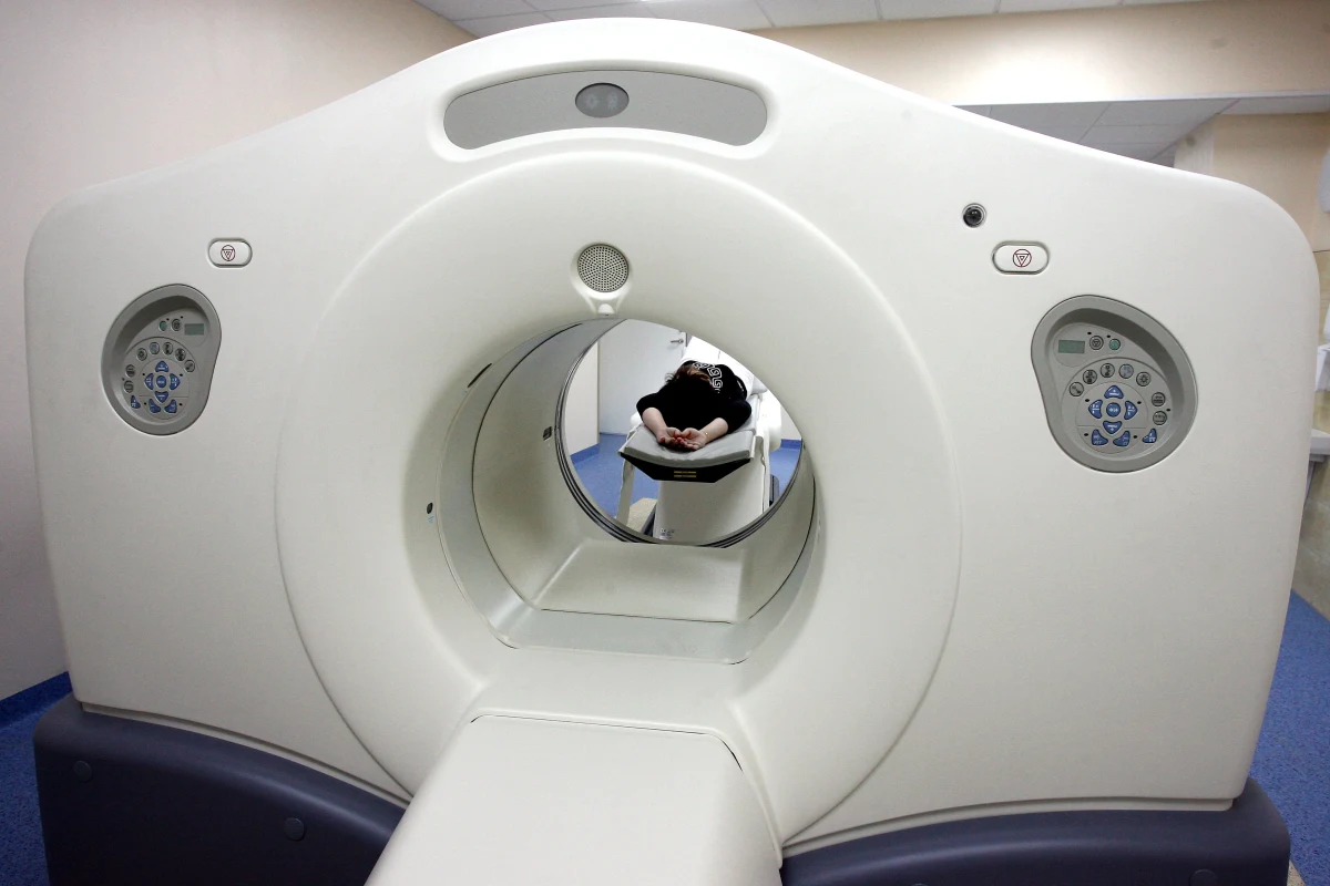 Mieszkańcy województwa podlaskiego nie będą już musieli jeździć na badania pozytonowej tomografii emisyjnej do innych województw. Bezpłatnie z PET będzie można skorzystać w Białostockim Centrum Onkologii. 