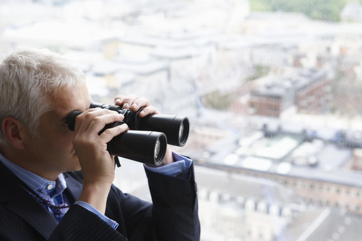 Co najmniej kilkanaście miesięcy Agencja Bezpieczeństwa Wewnętrznego rozpracowywała prawnika podejrzanego o pracę dla obcego wywiadu - dowiedział się dziennikarz RMF FM. Mężczyzna został wczoraj zatrzymany. Ma podwójne obywatelstwo: polskie i rosyjskie. W tym samym czasie pod zarzutem szpiegostwa zatrzymano również oficera Wojska Polskiego. 