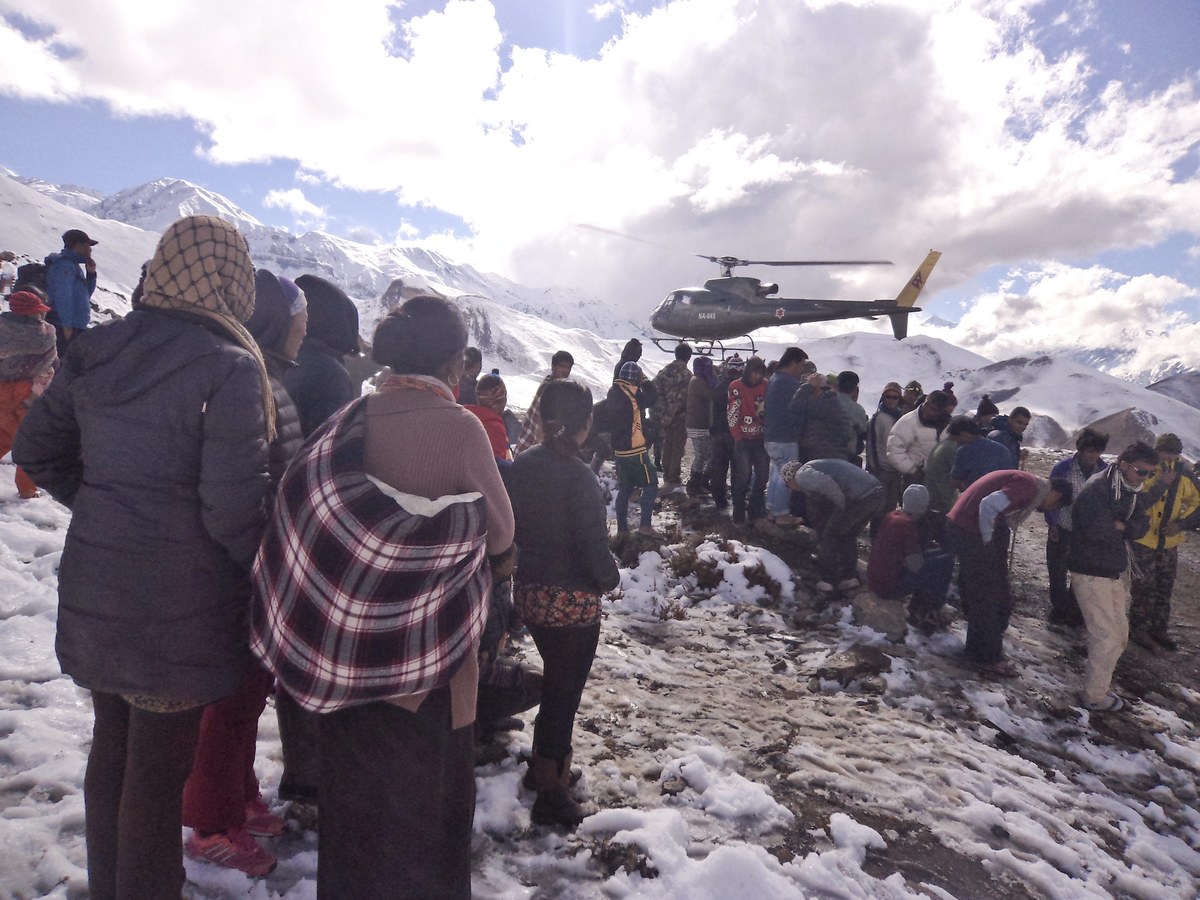 Już o 32 ofiarach lawiny w rejonie Annapurny w Himalajach donoszą media w Nepalu. Dzisiaj rano odnaleziono pięć nowych zaginionych - wśród nich było ciało Polki. Zwłoki dwóch innych Polaków znaleziono już wczoraj. 