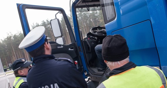 Wspólne patrole polskiej i niemieckiej policji wyjechały na autostrady A10, A11 i A12 Brandenburgii. Akcja ma na celu nie tylko sprawdzenie bezpieczeństwa na drogach. Funkcjonariusze uczą się nawzajem polskich i niemieckich sformułowań potrzebnych na co dzień w ich pracy.