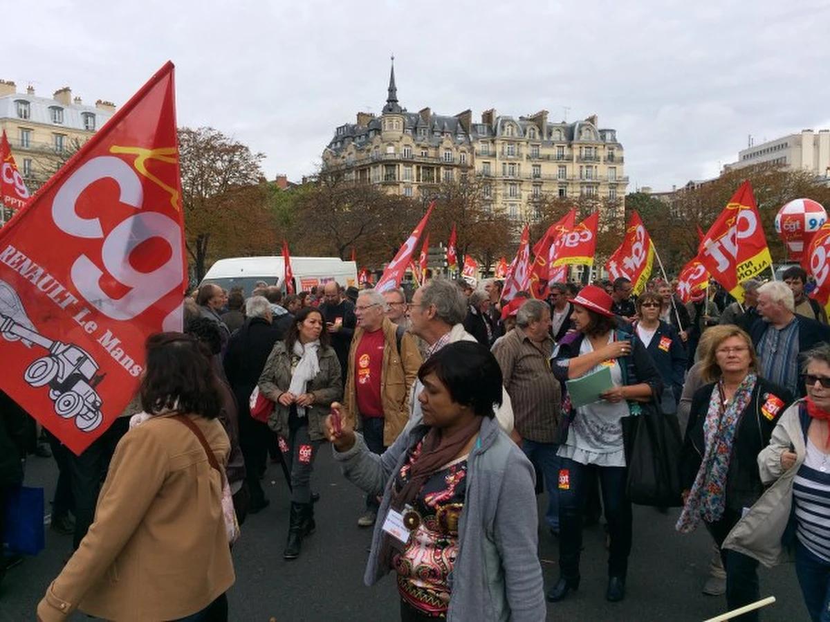 Gigantyczna fala demonstracji w blisko 150 miastach Francji przeciwko zapowiadanym przez prezydenta Hollande’a drastycznym cięciom budżetowym. Związkowcy oskarżają Niemcy o zapędzanie Francji i całej Unii Europejskiej w ślepą uliczkę coraz boleśniejszego zaciskania pasa.