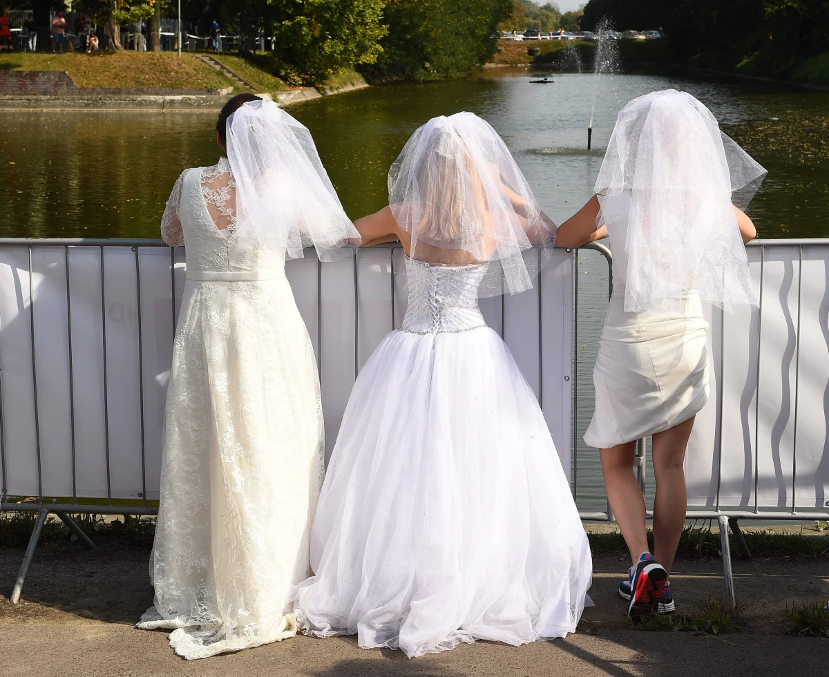 Z kim powinno się zawierać związek małżeński? Odpowiedź jest oczywista: z kimś, kogo się kocha i komu jest się gotowym przyrzec wierność aż do śmierci. Ale czy można być pewnym, stając na ślubnym kobiercu, że miłość do męża (żony) nigdy nie wygaśnie, a wierność nie zostanie wystawiona na próby, którym nie uda się sprostać?
	