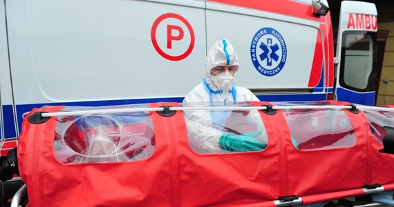 RMF FM dotarł do listy szpitali, które mają dostać specjalistyczny sprzęt służący do transportu i izolowania pacjentów z podejrzeniem zakażenia wirusem Ebola. Z dokumentu Ministerstwa Zdrowia wynika, że do placówek trafią m.in. specjalne nosze z izolacją oddechową i kombinezony ochronne.