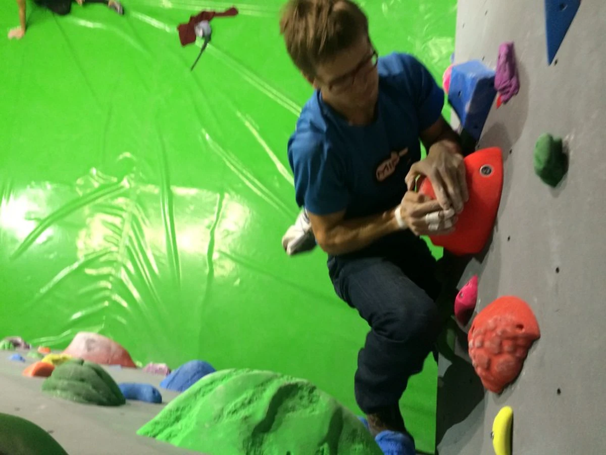 To aktywność dla Ciebie! Możesz narzekać na słabe ręce, możesz mieć nadwagę, możesz drżeć o swoje dziecko, ale na ściance nic nie jest przeszkodą.