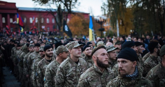 Ukraińscy żołnierze zdołali przerwać okrążenie sił prorosyjskich, przez które byli blokowani od wtorku w rejonie ważnej drogi Bachmutka w obwodzie ługańskim - poinformowali przedstawiciele armii w Kijowie. Bachmutka to nazwa trasy z Ługańska do położonego na zachód miasteczka Smiłe. We wtorek szef obwodu ługańskiego Hennadij Moskal informował, że rebelianci otoczyli tam 112 żołnierzy.