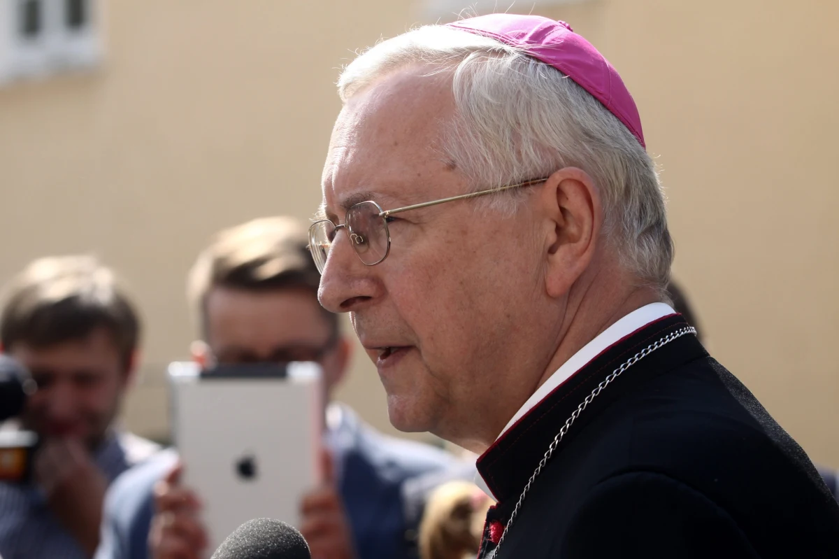 Na synodzie na temat rodziny nie doszło do przełomu, wszystko już było - tak obrady podsumował przewodniczący Konferencji Episkopatu Polski arcybiskup Stanisław Gądecki. Jego zdaniem nie można mówić, że dopiero teraz Kościół jest miłosierny.