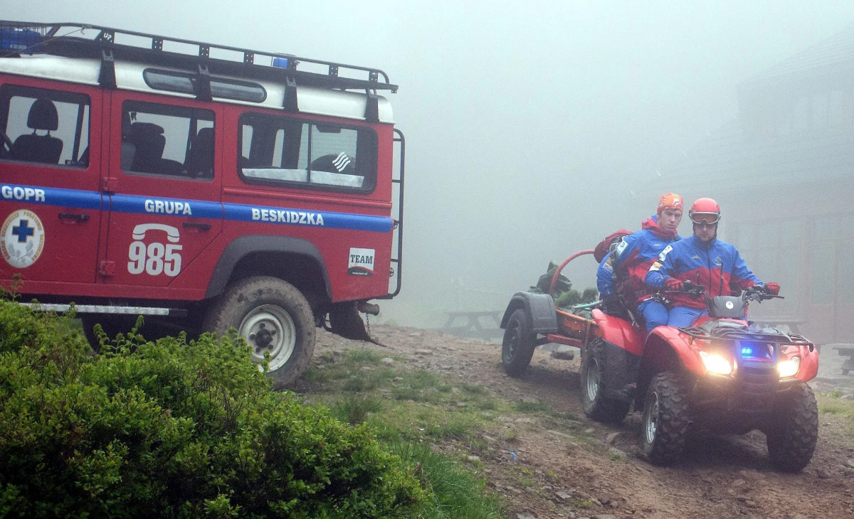 W rejonie Olszanicy w Bieszczadach powinny zostać wznowione poszukiwania 60-latka, oraz rannego niedźwiedzia. Wczoraj zwierzę zaatakowało ratowników GOPR, którzy quadem szukali zaginionego. 