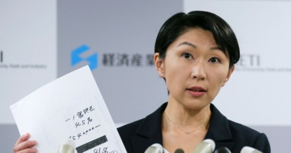 Japońska minister gospodarki, handlu i przemysłu Yuko Obuchi zrezygnowała ze stanowiska. Powodem są zarzuty o niewłaściwe wykorzystywanie funduszy na działalność polityczną. Pieniądze miały być wydawane m.in. na markową odzież i kosmetyki. 