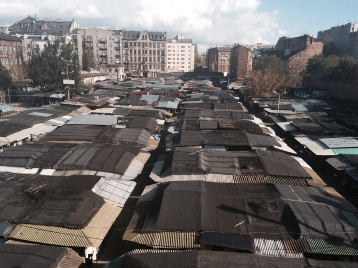 Kompleks kamienic przy Targowej w Warszawie już gotowy! W najbliższy weekend Muzeum Warszawskiej Pragi zorganizuje Parapetówkę dla mieszkańców. Zacznie się ona w sobotę o godzinie 12, a skończy dzień później o 20. Będą gry, spacery, zwiedzania i koncerty przez cały weekend.