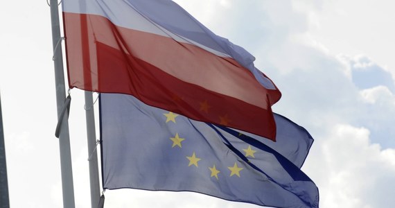 To polski komisarz Unii Europejskiej, Jacek Dominik jest autorem niekorzystnej dla naszych rolników decyzji Brukseli. Komisja Europejska zaproponowała w unijnym budżecie na przyszły rok przesunięcie środków z rolnictwa na walkę z ebolą. Odpowiedzialny za to Jacek Dominik jest byłym wiceministrem finansów w rządzie Donalda Tuska, a od lipca jest tymczasowym, polskim komisarzem. Zastąpił Janusza Lewandowskiego, który został europosłem. 