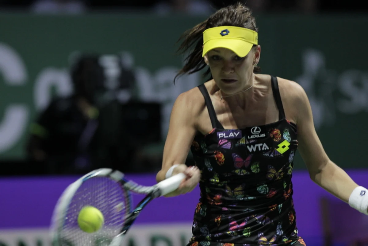 Od zwycięstwa rozpoczęła występy w turnieju WTA Finals w Singapurze Agnieszka Radwańska. Najlepsza polska tenisistka, w półtorej godziny, pokonała Czeszkę Petrę Kvitovą 6:2, 6:3.