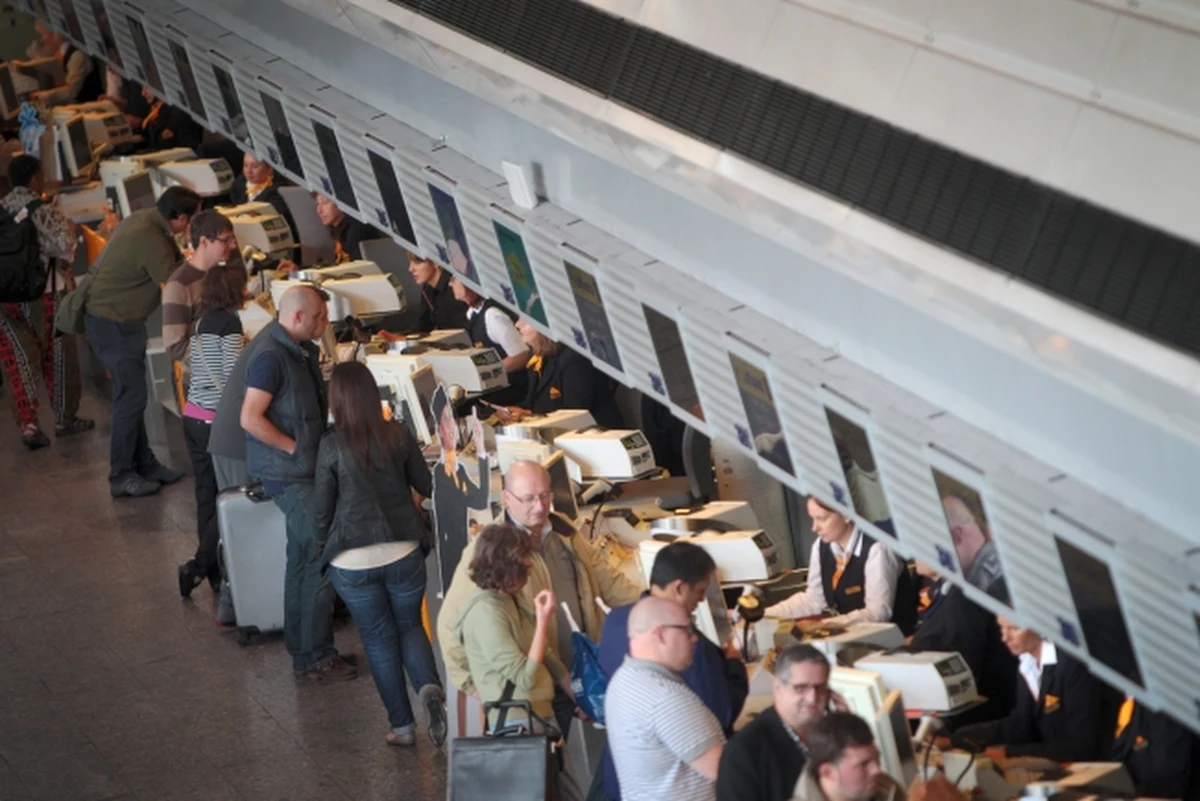 FBI zatrzymało na lotnisku we Frankfurcie nad Menem trzy amerykańskie nastolatki, które – według agentów – chciały polecieć do Syrii, by dołączyć do terrorystów z Państwa Islamskiego. Dziewczyny mają od 15 do 17 lat.