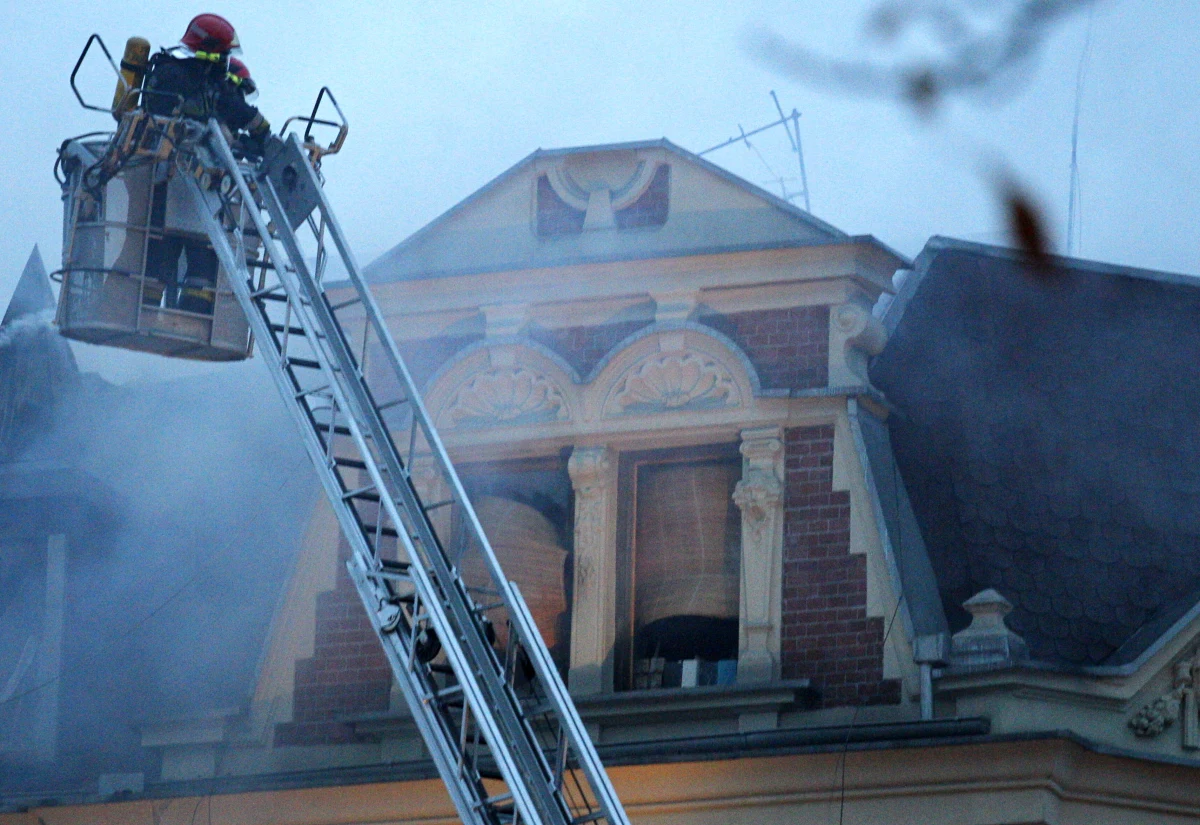 Katowicka prokuratura okręgowa poprowadzi śledztwo ws. czwartkowego wybuchu gazu w kamienicy w centrum Katowic. Prokuratorzy będą mogli rozpocząć czynności na miejscu katastrofy po zakończeniu akcji ratowniczej.