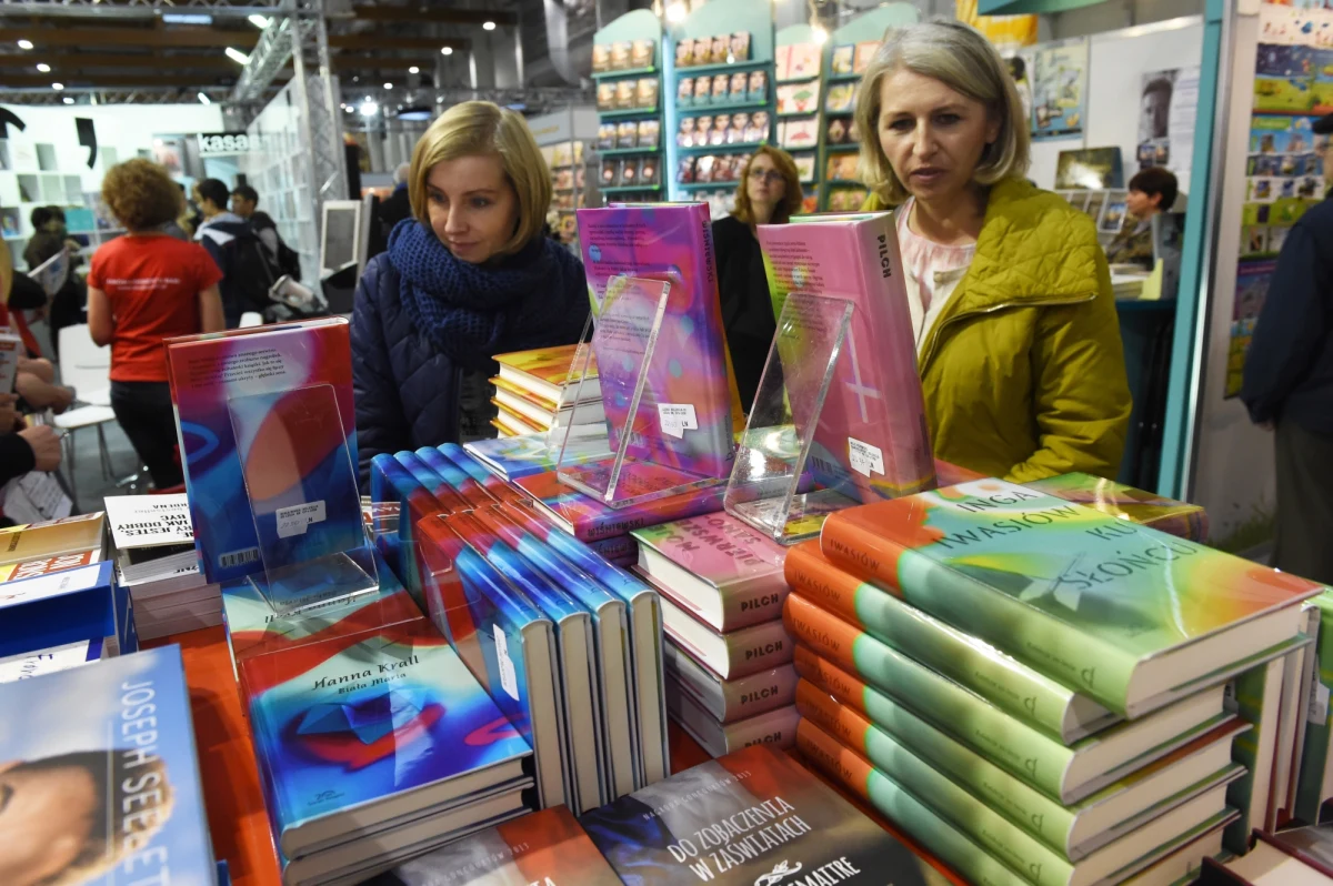 Z udziałem blisko 700 wystawców z 20 krajów rozpoczęły się w Krakowie 18. Targi Książki. Po raz pierwszy prezentują się na nich wydawcy z zagranicy, a bohaterem osobnego salonu są Węgry.  