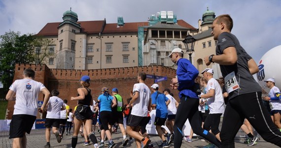 Już w niedzielę, 26 października, odbędzie się I edycja Cracovia Półmaraton! Podobnie jak w tegorocznej edycji Cracovia Maraton start zlokalizowany zostanie na Rynku Głównym. Meta będzie natomiast umiejscowiona na Błoniach Krakowskich. Pokonanie dystansu 21 km i 97,5 m w Krakowie będzie znakomitym zakończeniem sezonu biegowego. 