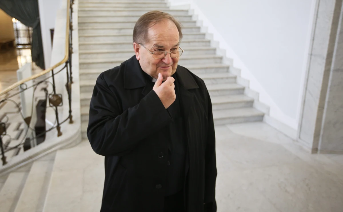 "Mnie jako katolika prawo nie obowiązuje" - tak miał powiedzieć ojciec Tadeusz Rydzyk w Sejmie, podczas debaty siedmiu katolickich zespołów parlamentarnych. O sprawie informuje "Gazeta Wyborcza".