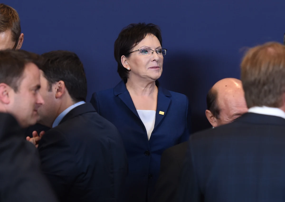 Nie będzie dodatkowych obciążeń dla Polski w związku z nowymi ramami polityki klimatycznej UE - powiedziała w Brukseli premier Ewa Kopacz po zakończeniu unijnego szczytu. Polska zabiegała o możliwość przedłużenia systemu darmowych pozwoleń, tak, żeby można je było nadal przyznawać elektrowniom po 2020 roku. Darmowe pozwolenia są gwarancją, że ceny elektryczności nie wzrosną.