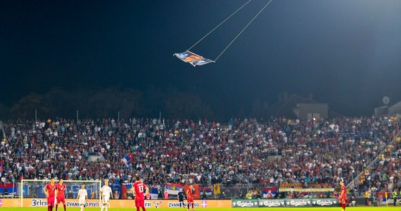 Jest decyzja UEFA ws. głośnego meczu reprezentacji Serbii i Albanii, który przerwano po tym, jak nad stadionem w Belgradzie pojawiła się flaga z mapą "Wielkiej Albanii", a zawodnicy obu drużyn wdali się w bójkę. Piłkarska centrala zdecydowała się przyznać Serbom zwycięstwo walkowerem (3:0), ale równocześnie postanowiła o odjęciu im trzech punktów w eliminacjach piłkarskich mistrzostw Europy 2016.