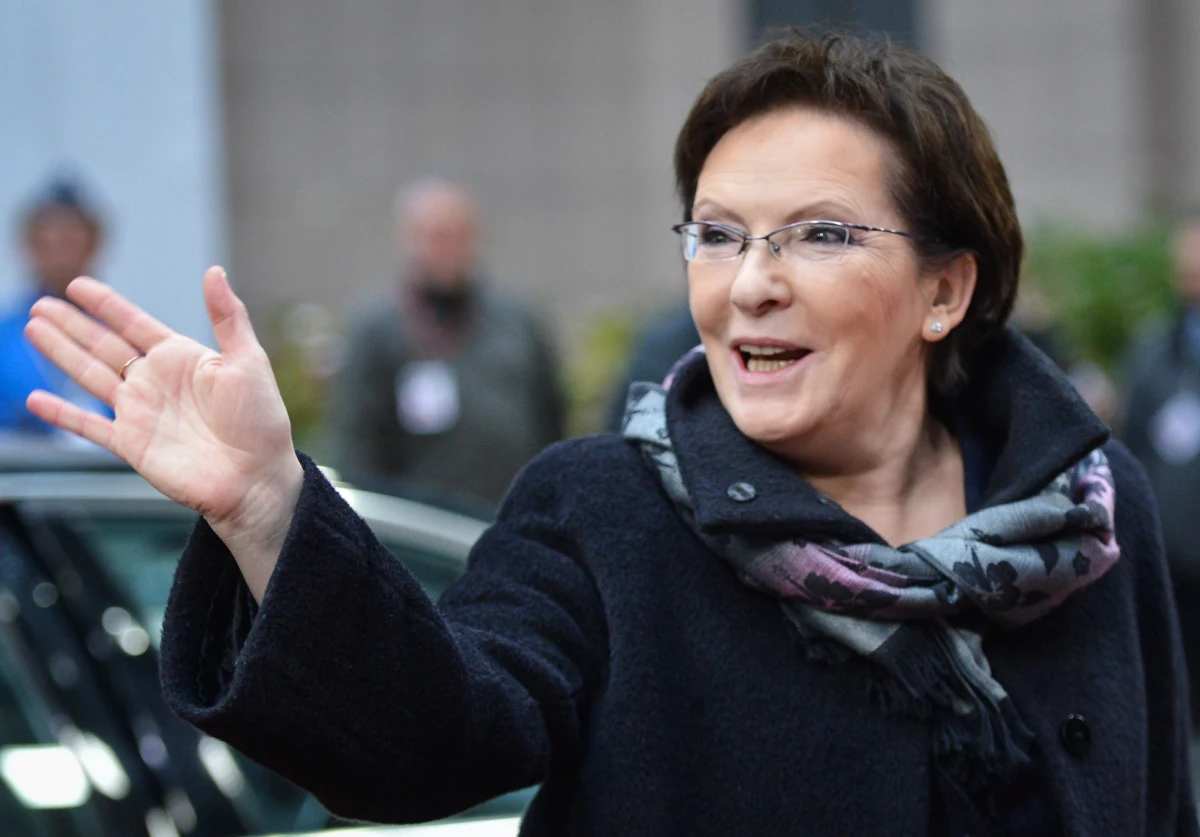 Decyzje podjęte w Brukseli na szczycie Unii Europejskiej uderzają w polską gospodarkę i spowodują wzrost cen energii - twierdzą politycy Prawa i Sprawiedliwości. Ich zdaniem premier Ewa Kopacz powinna była zawetować ustalenia w sprawie redukcji CO2. "To jest ubezwłasnowolnienie Polski wobec naszych partnerów unijnych; z konkluzji szczytu zadowoleni mogą być Niemcy, Francuzi i Rosjanie. Efekty szczytu uderzą w polską gospodarkę, polskie górnictwo, oznaczają zamykanie kopalń, spadek rozwoju gospodarczego naszego kraju oraz bezrobocie" - oświadczył szef klubu PiS Mariusz Błaszczyk. 