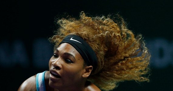 Broniąca tytułu amerykańska tenisistka Serena Williams pokonała Dunkę polskiego pochodzenia Caroline Wozniacki 2:6, 6:3, 7:6 (8-6) w półfinale turnieju WTA Finals w Sinagpurze. Jej kolejną rywalką będzie Agnieszka Radwańska lub Rumunka Simona Halep.