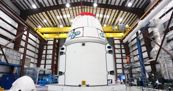  Prywatny kosmiczny statek transportowy Dragon powrócił w sobotę wieczorem czasu polskiego z Międzynarodowej Stacji Kosmicznej (ISS) na Ziemię - poinformowała NASA. Wylądował z pomocą spadochronu na Pacyfiku, około 480 km na zachód od Półwyspu Kalifornijskiego. Ma zostać przetransportowany do portu w pobliżu Los Angeles. 