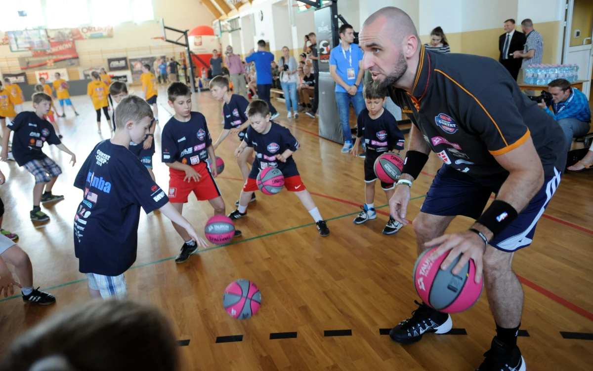 We wtorek startuje 69. sezon NBA. Tytułu bronią San Antonio Spurs, faworytami są także Cleveland Cavaliers, znów z LeBronem Jamesem w składzie. Wysoko w Konferencji Wschodniej powinni zajść Washington Wizards Marcina Gortata. 