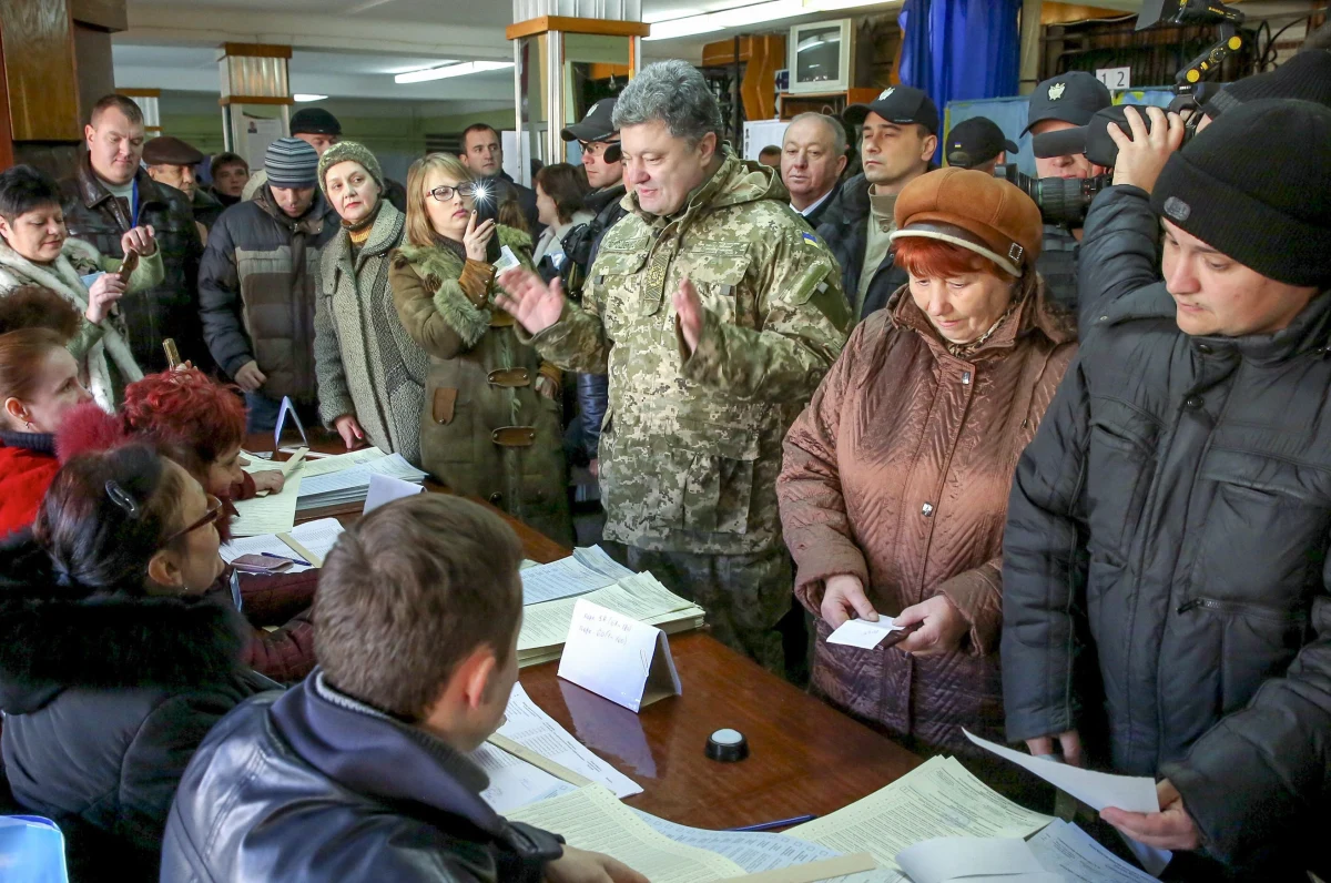 Wysoka frekwencja w przedterminowych wyborach parlamentarnych na Ukrainie. Do godz. 12:30 czasu polskiego zagłosowało 20 procent uprawnionych. W Kijowie tworzą się nawet kolejki chętnych do oddania głosów.