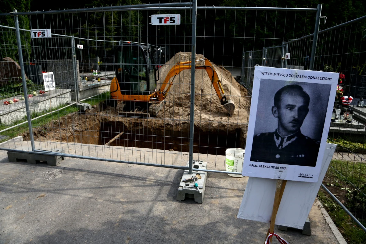 Kwatera "Ł" czyli tzw. "Łączka" na Wojskowych Powązkach, gdzie UB grzebała swoje ofiary, w końcu została wpisana do rejestru cmentarzy wojennych. Taką decyzje podjął dziś wojewoda mazowiecki. 