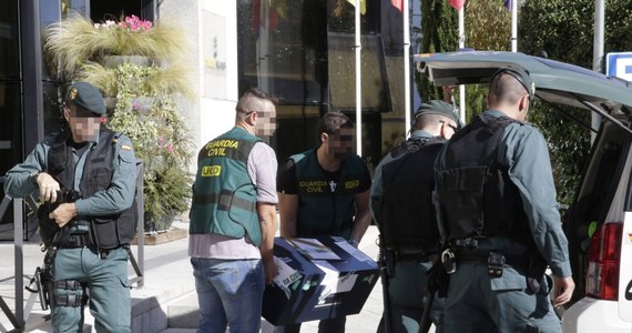Ponad pięćdziesiąt osób zostało zatrzymanych w zakrojonej na szeroką skalę akcji antykorupcyjnej przeprowadzonej przez hiszpańską policję. Zatrzymań polityków, urzędników i przedsiębiorców dokonano w związku z zarzutami o nieuczciwe rozstrzyganie przetargów publicznych.