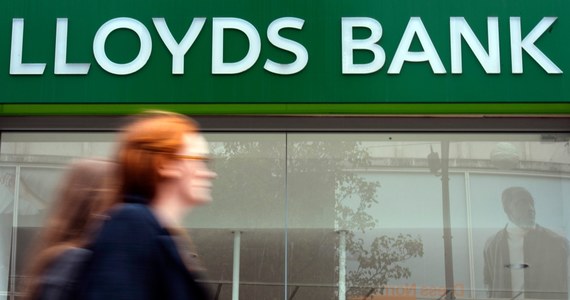 Dziewięć tysięcy pracowników zwolni czołowa brytyjska grupa bankowa LBG (Lloyds Banking Group). To 10 procent dotychczasowego personelu. Zamkniętych zostanie 150 z 2253 oddziałów LBG. Jako uzasadnienie tej decyzji podano m.in. coraz większą popularność bankowości internetowej.