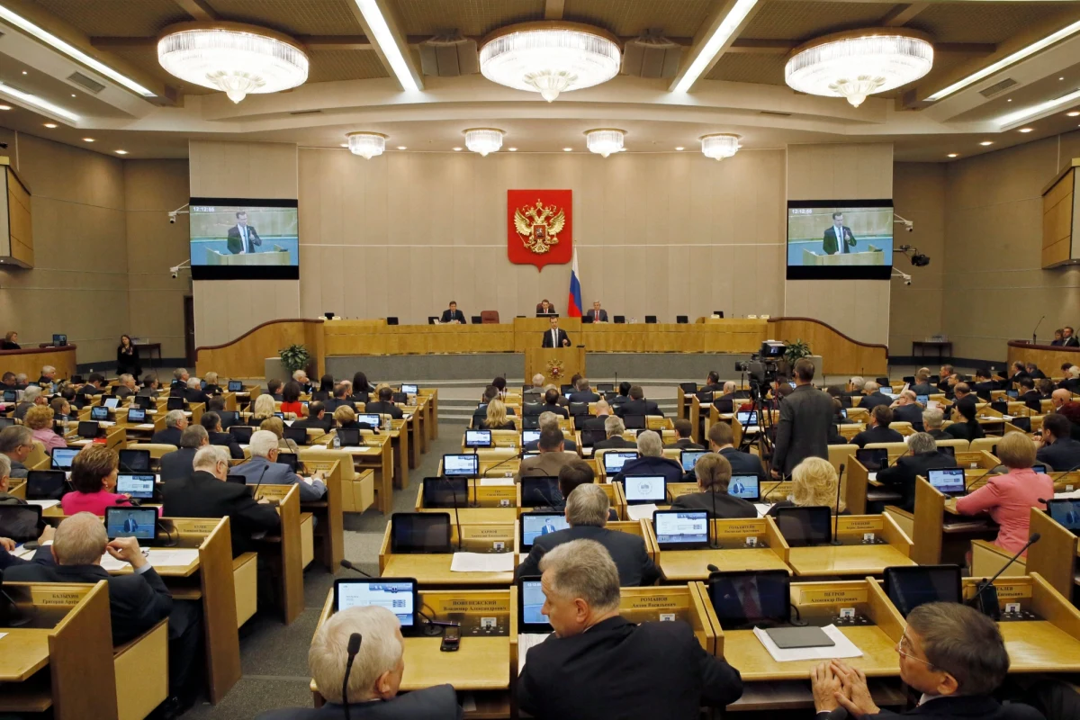 Zwrotu paszportów dyplomatycznych zażądał od deputowanych przewodniczący rosyjskiej Dumy Państwowej. Parlamentarzyści mają je oddać do końca miesiąca. Będą je otrzymywać tylko na konkretne wyjazdy uzgodnione z władzami. Za niepożądane uznano samodzielne wyjazdy deputowanych za granicę.