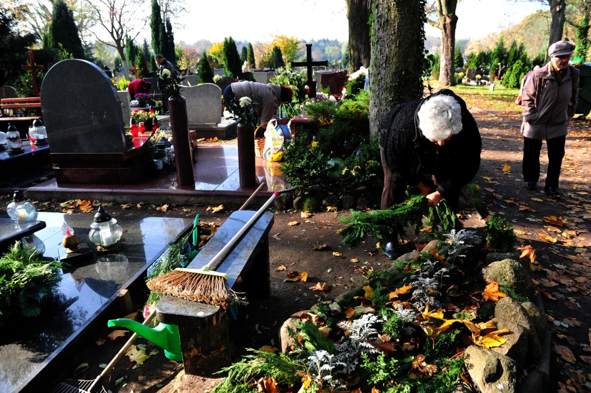 W dniach od 31 października do 2 listopada w rejonie szczecińskich cmentarzy zostaną wprowadzone zmiany w dotychczas obowiązującej organizacji ruchu. Sprawdźcie utrudnienia!